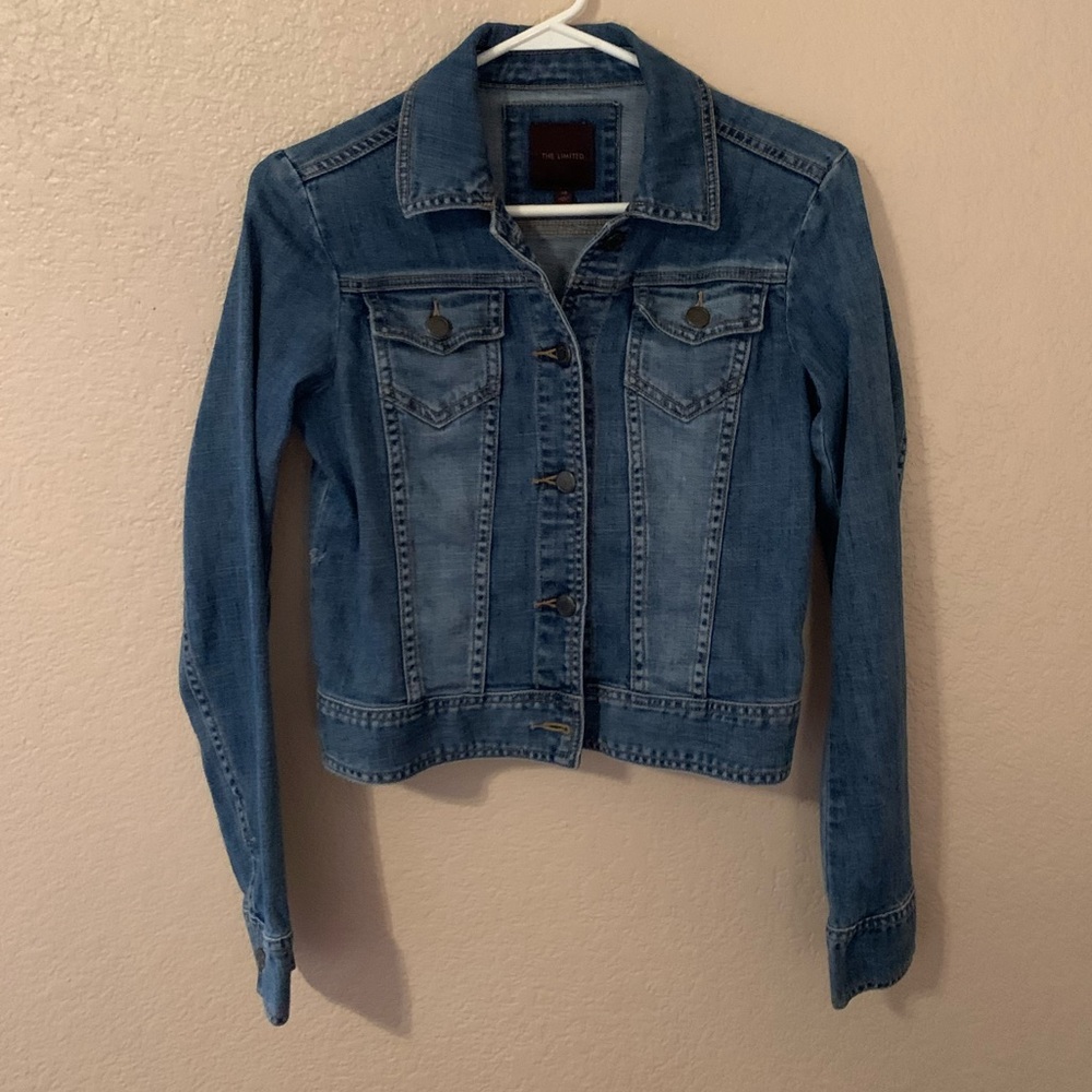 Fitted denim jacket